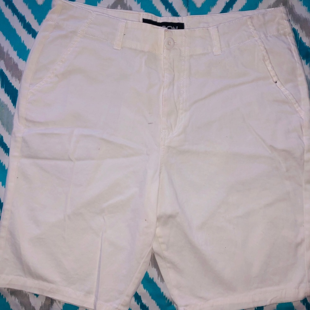 White Shorts Carbon